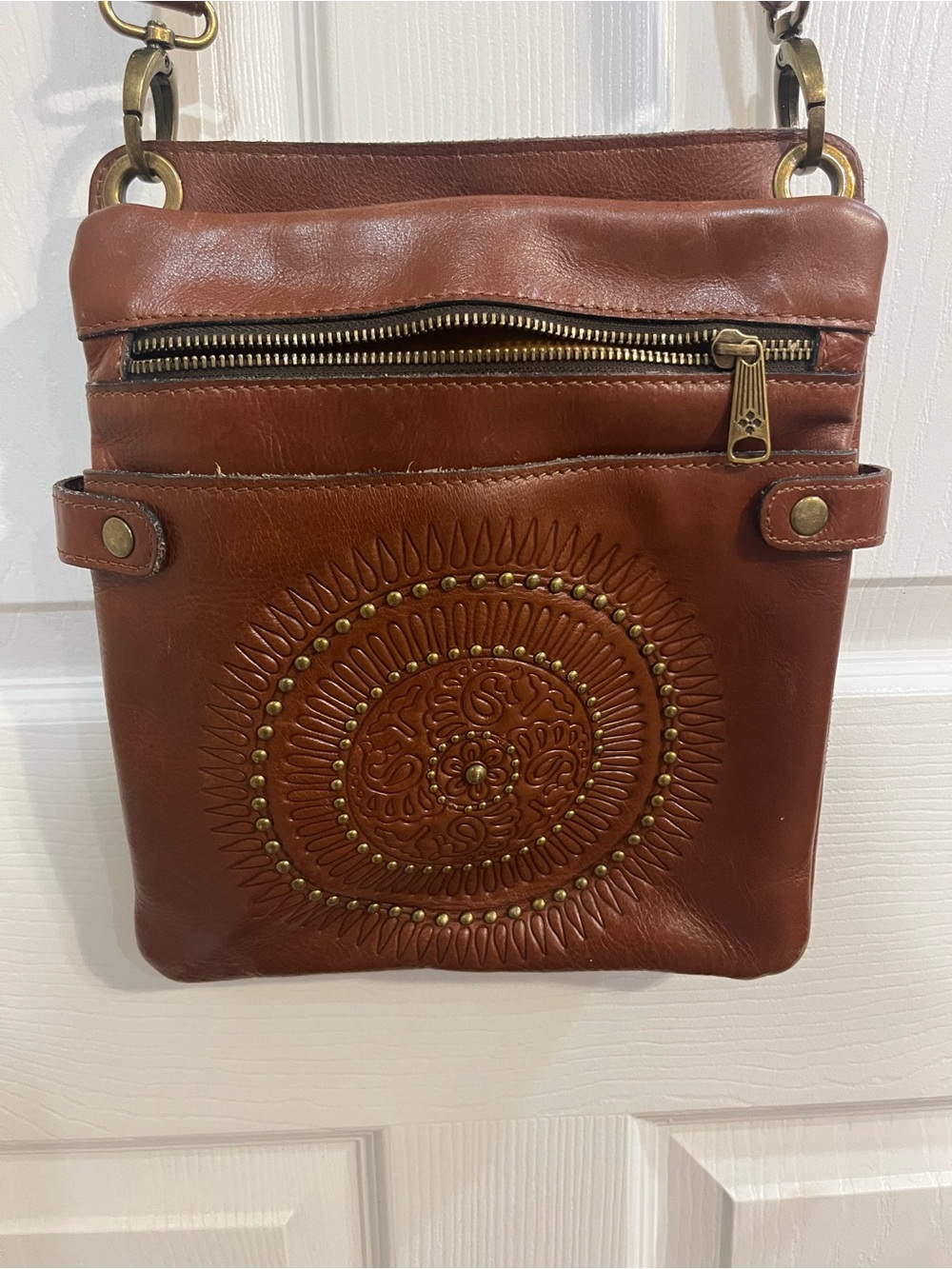 Patricia Nash Brown Leather Crossbody Bag with Stitched Medallion